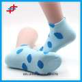 Cô gái trẻ dệt kim ống Sock màu Dots