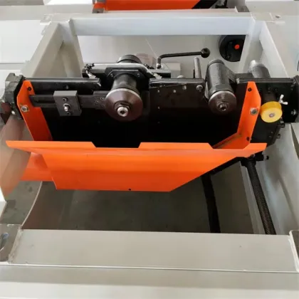 China Woodworking Machinery: Sliding Table Saw Machine
