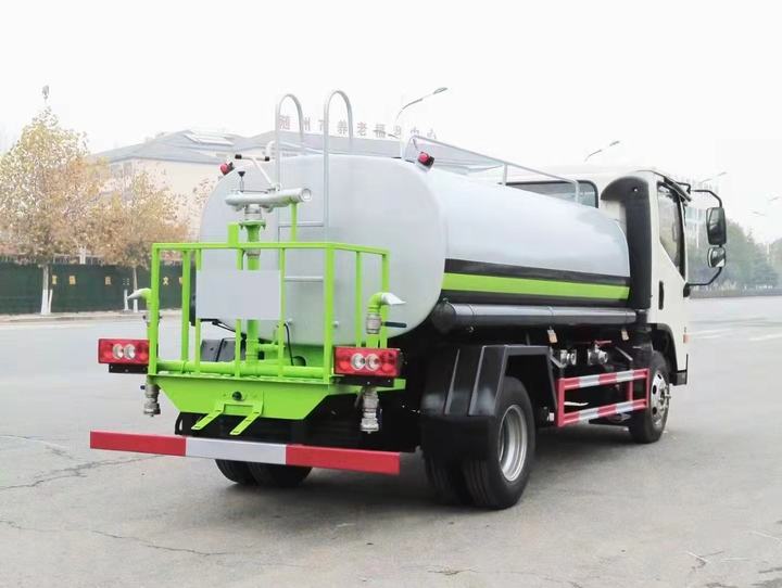 شاحنة صهريج رش مياه صغيرة 5000 لتر