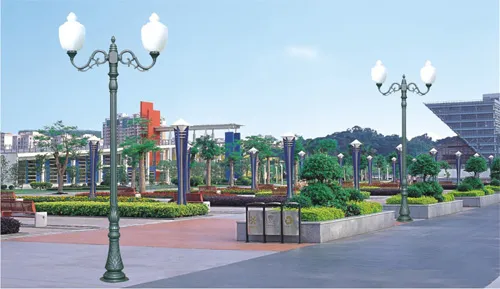 Cast Aluminum Garden Lamp