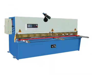 The pendulum shearing machine adopts ST44 A1 material