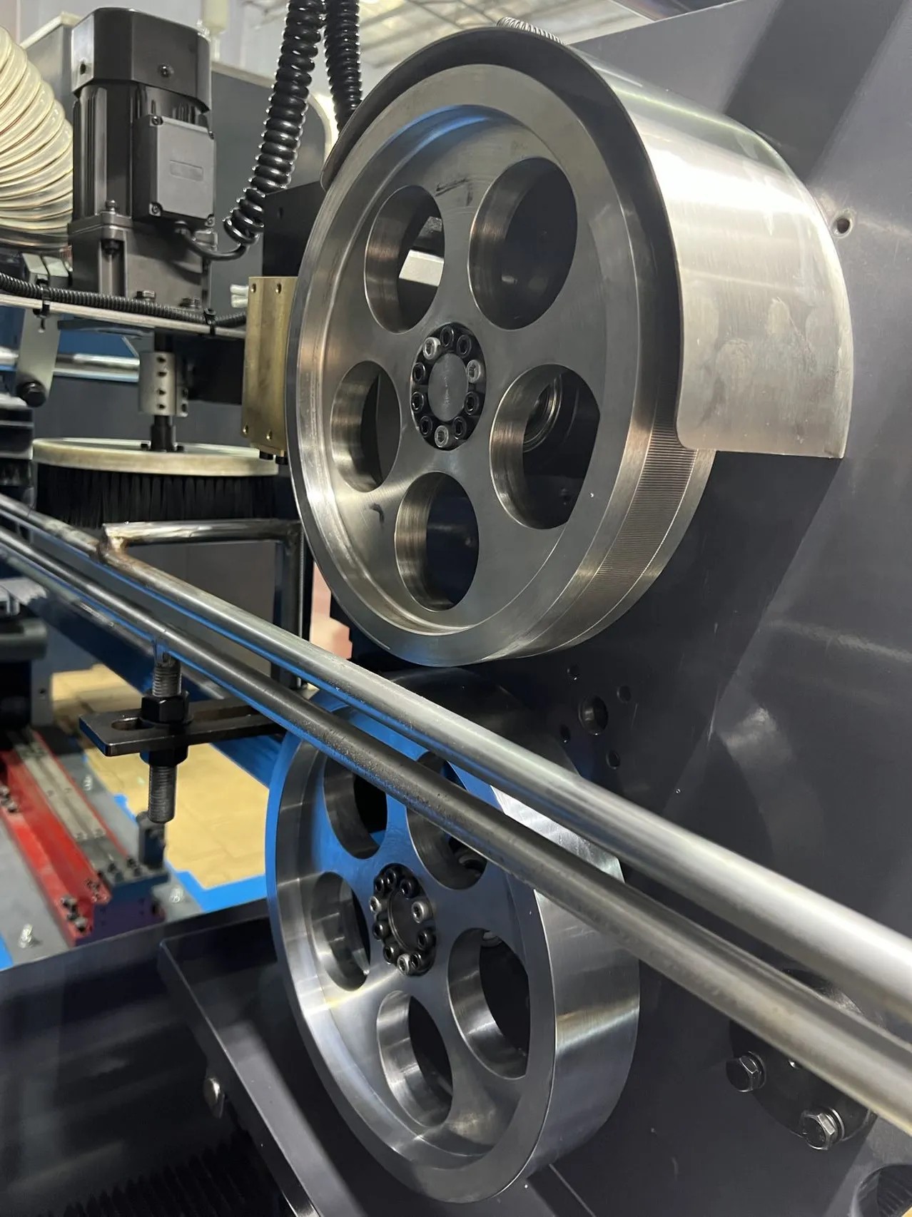 Roll to Roll Glue System