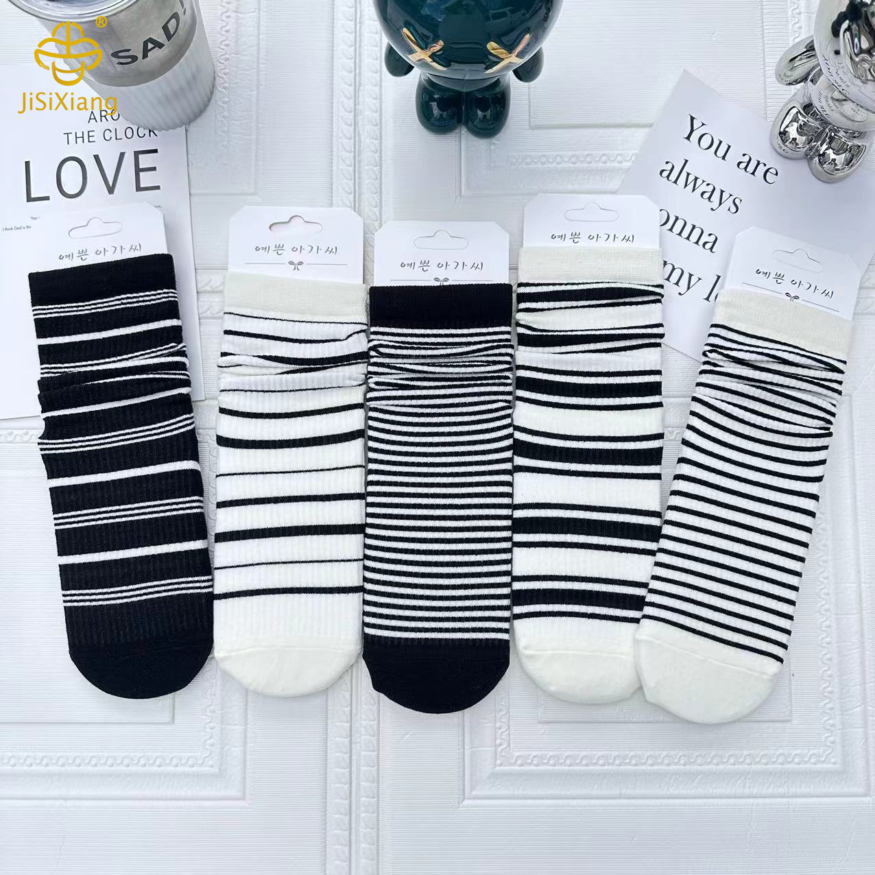 Korean version of black and white striped tube socks