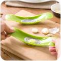 Premium Quality Plastic Handle Metal Garlic Press Mincer