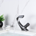 Artistic Simple Hot and Cold Water Basin Faucet