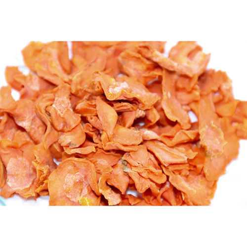 Dehydrated carrot slices for dogs
