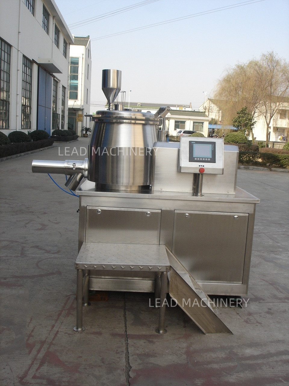 High speed mixing granulator for animal medicine