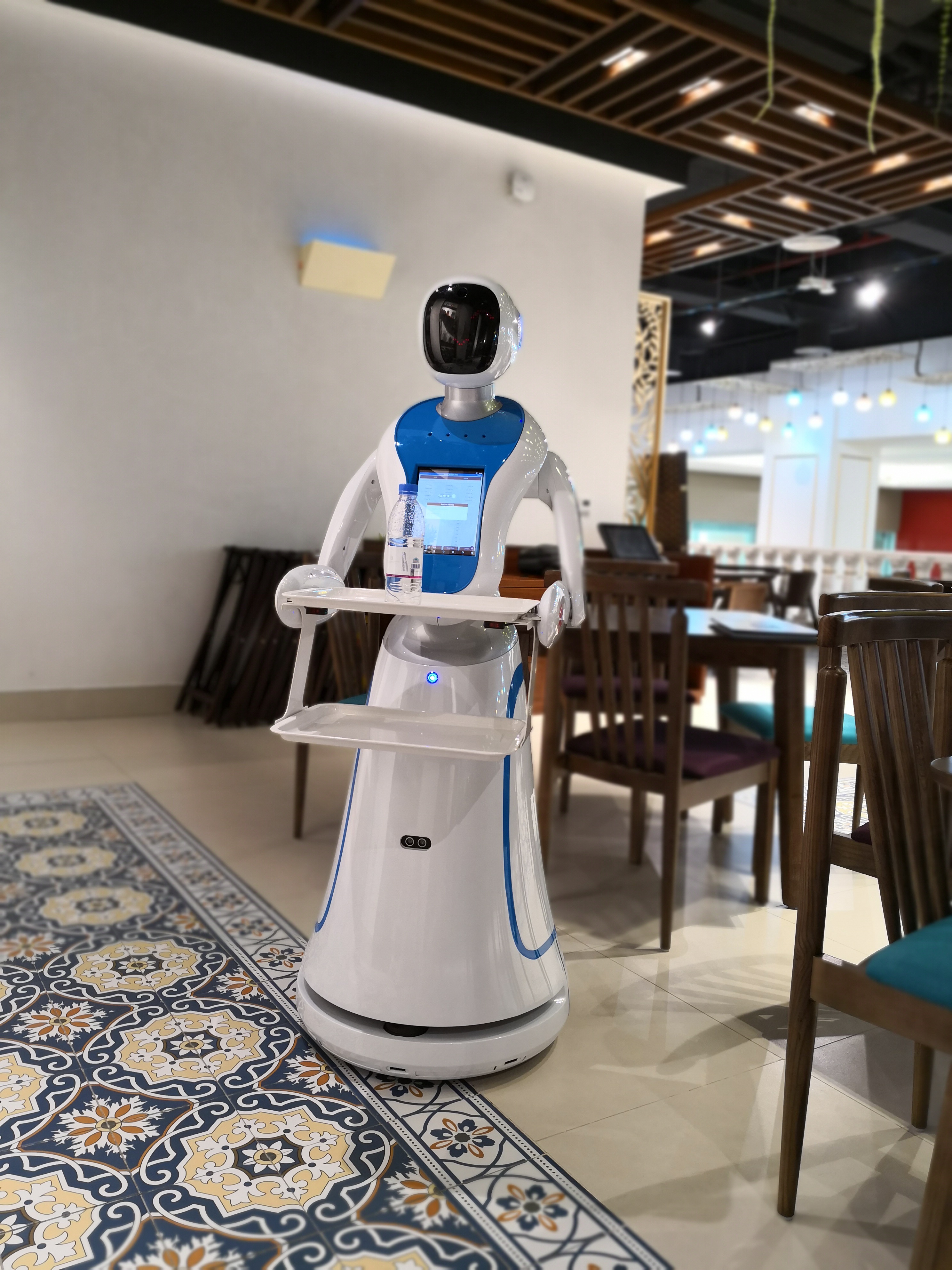 ella  restaurant robot (6)