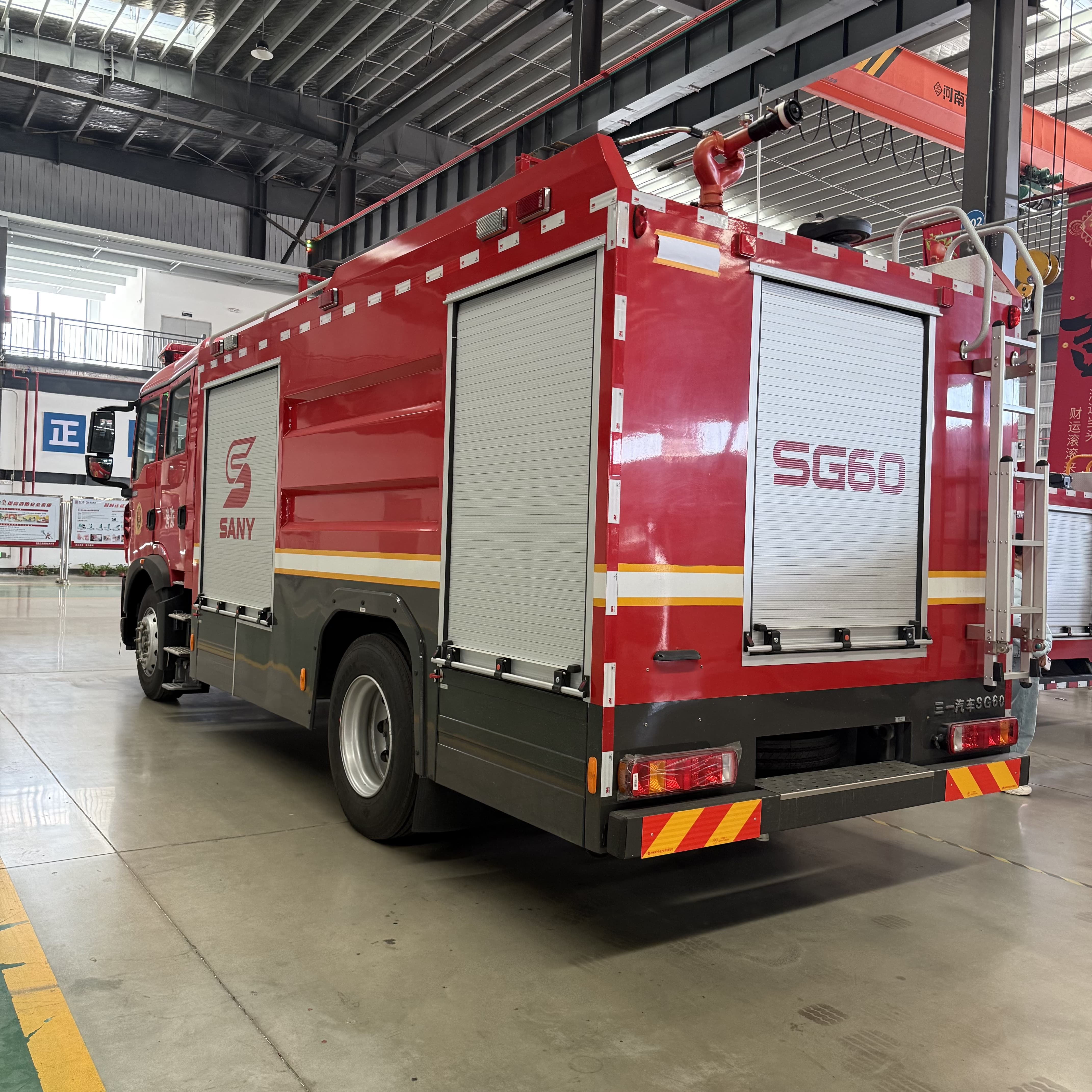 High Performance Fire Fighting Truck with Large Water Capacity