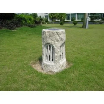 SOLAR-POWERED STONE  LIGHT