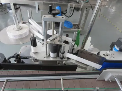 wine and beverage labeling machine