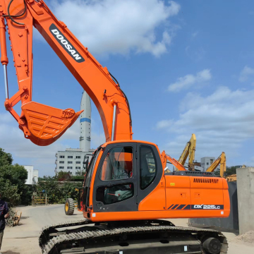 Φτηνές εκσκαφέας DOOSAN DX225LC για πώληση