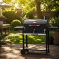 Barbecue au charbon de bois avec étagères latérales et couvercle
