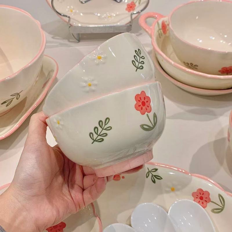 Elegant Ceramic Plate with Blush Edges and Floral Design