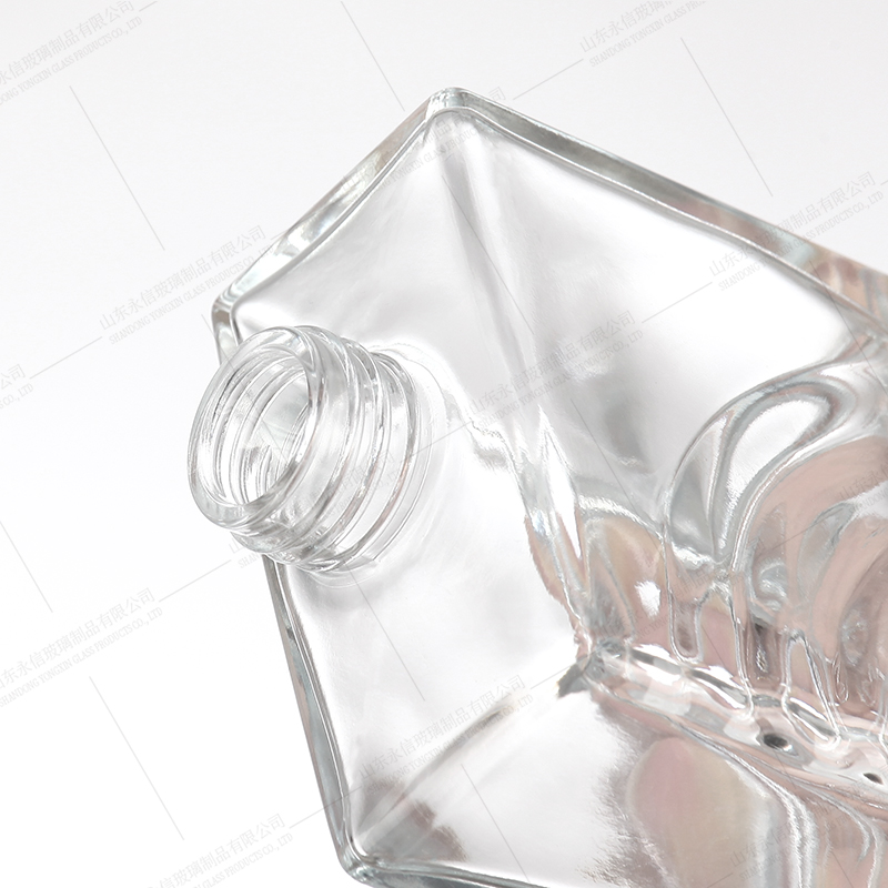 Lightweight square aromatherapy glass bottle