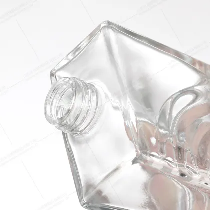 Lightweight square aromatherapy glass bottle