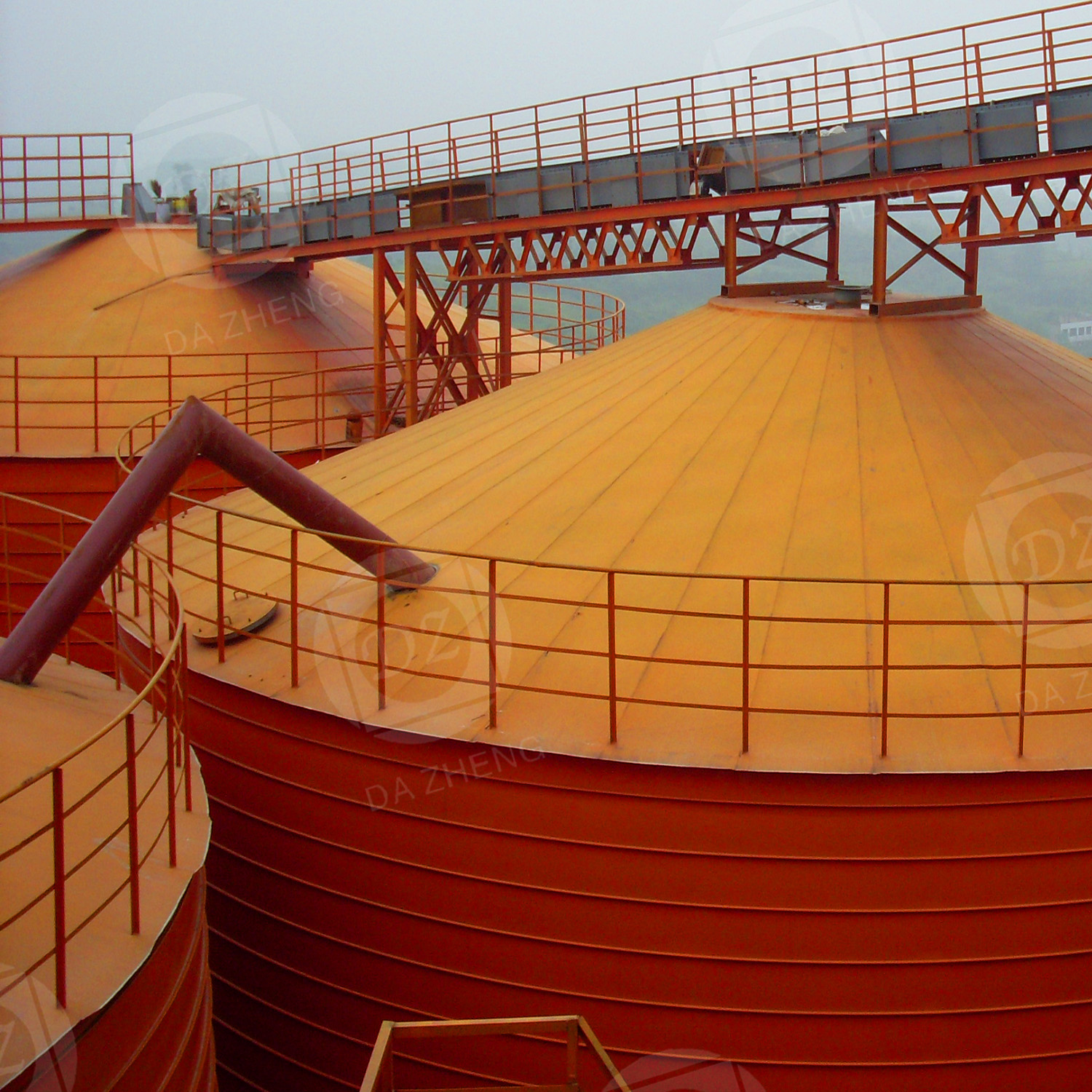 Breeding goose feed turnover steel plate bin