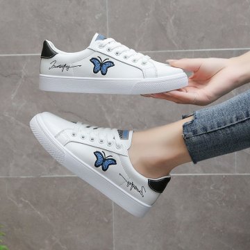 Sepatu Emas Patch Bordir Kupu-kupu Fashion Wanita Putih