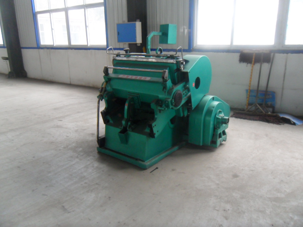 Semiautomatic cardboard die cutting creasing machine