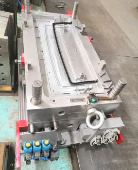 Automobile skylight bracket molds