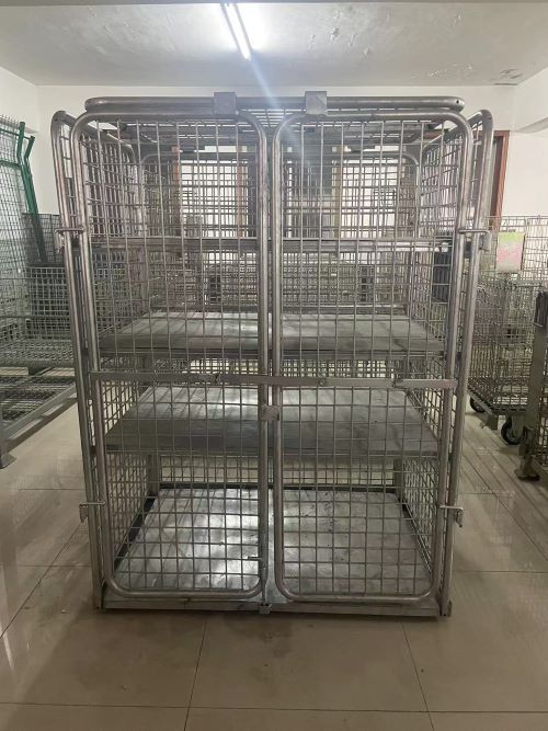 Double door cage with lid and lock