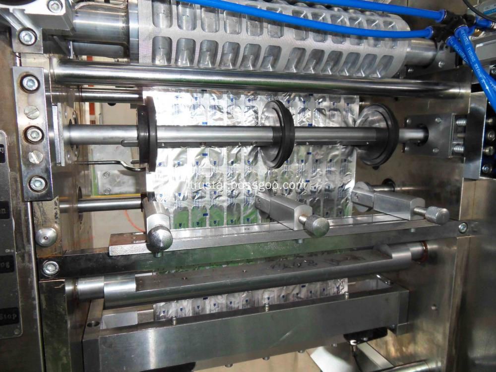 sealing roller and cutter of strip packing machine