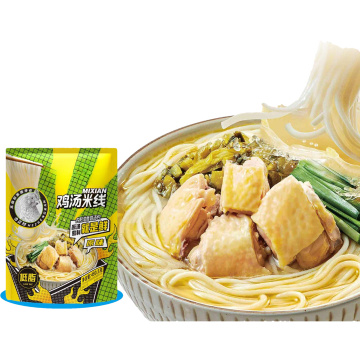 Куриный суп с рисовой лапшой