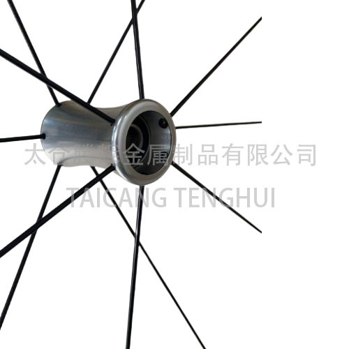 은색 휠체어 뒷바퀴