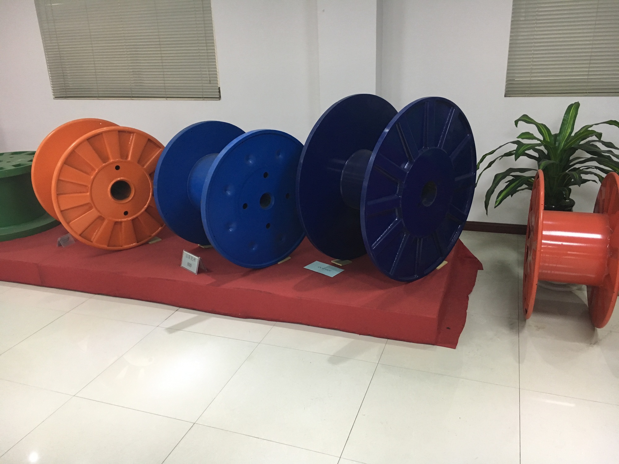 I-shaped Spool