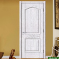フラットパネルのインテリア白い木製のドア