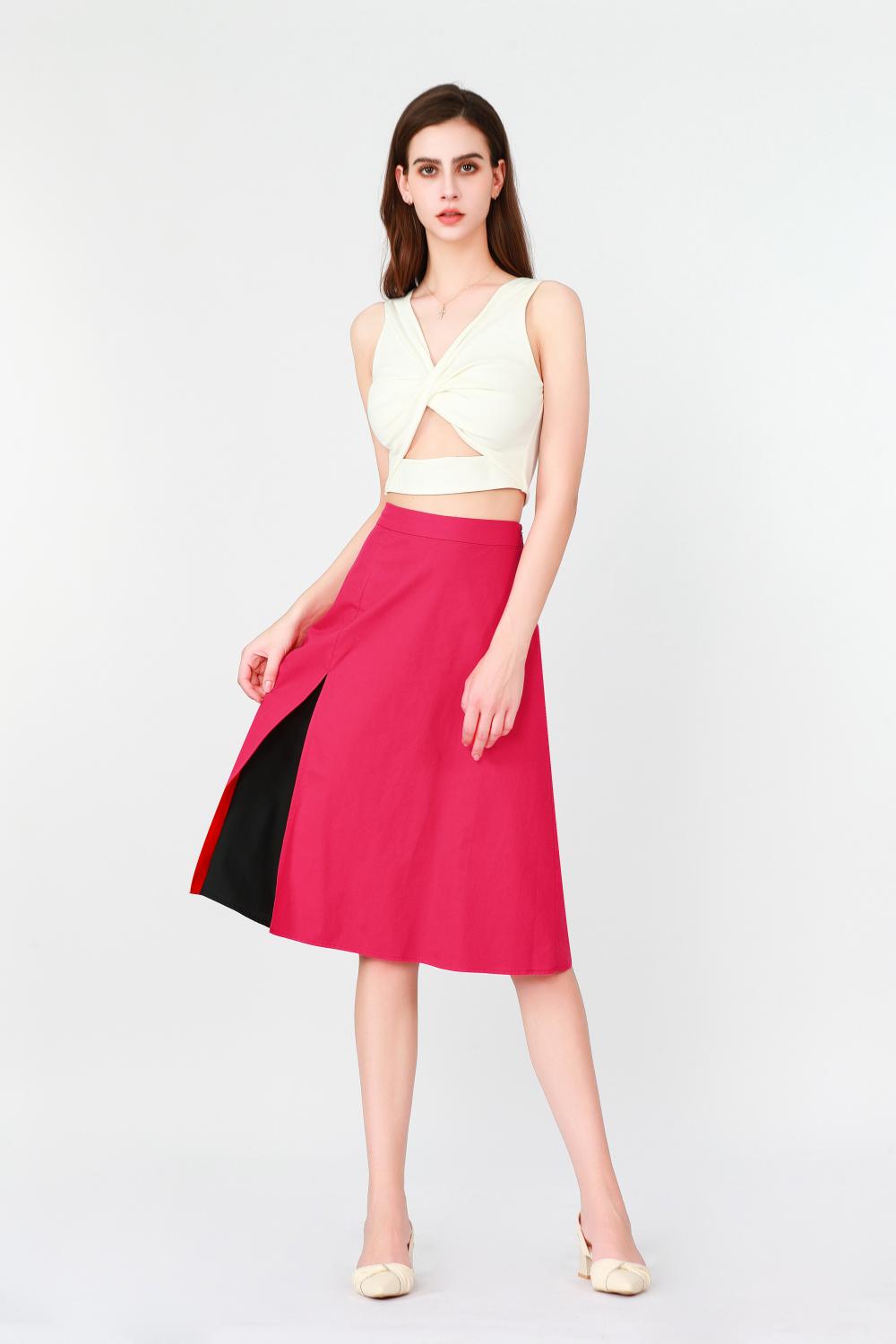 Skirt Featuring a Single-Sided Slit