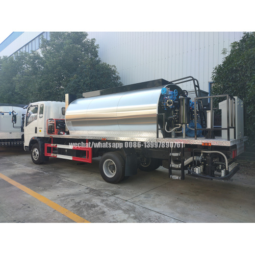 SINOTRUCK HOWO 5Tons Asphalt Distributor/Spraying Truck