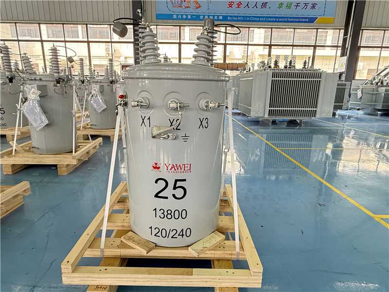 25 кВА 13800 В 120/240 В однофазный полюс монтаж