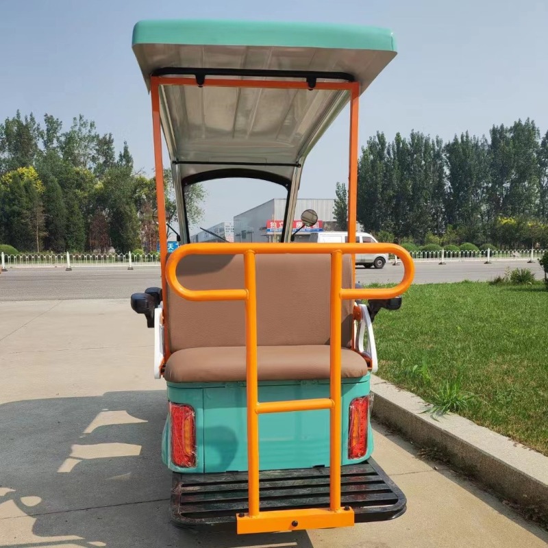 Stylish Four Wheel Leisure Scooter for Daily Use