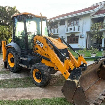 ใช้รถตัก backhoe jcb 3cx/4cx ในสภาพดีสำหรับขาย