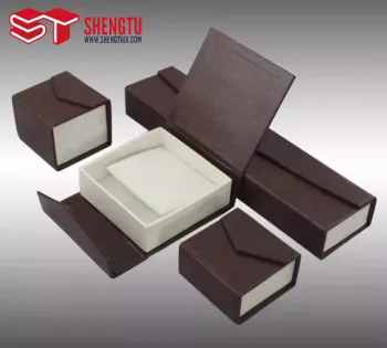 Automatic flip cover case making machine