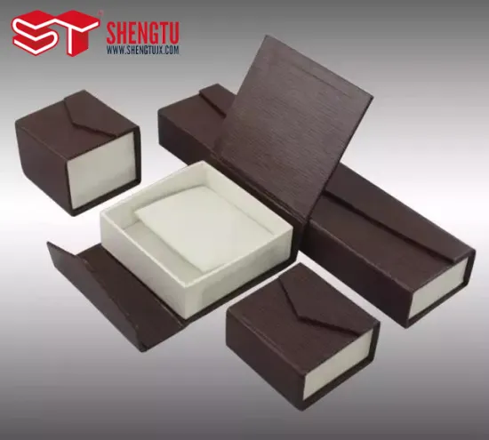 Automatic flip cover case making machine