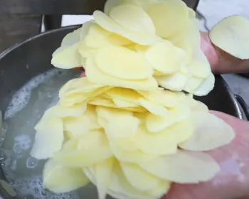 Fresh potato chips making line