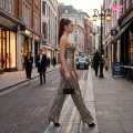 Top e pantaloni slim fit con paillettes