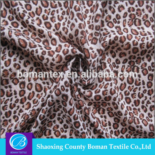 Sexy Leopard 100%Viscose Printed Woven Fabric for Women's Clothes with Soft Hand Feeling