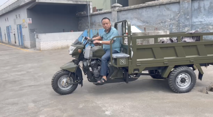 Strictly Controlling The Quality Liu Yang The President Of Zonglong Tricycle Personally Took Overseas Customers To Inspect And Accept The Customized Models