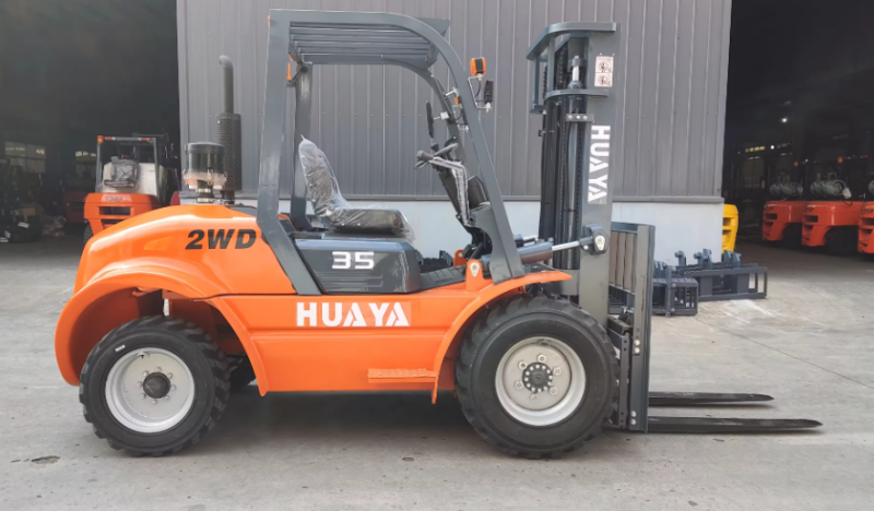 3-5 Ton Off-Road 4WD Diesel Forklift with EPA/Euro5