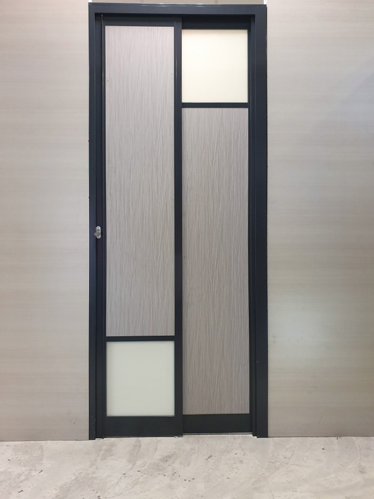 Toilet pd door