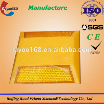 China strong anti-pressure reflective plastic road stud
