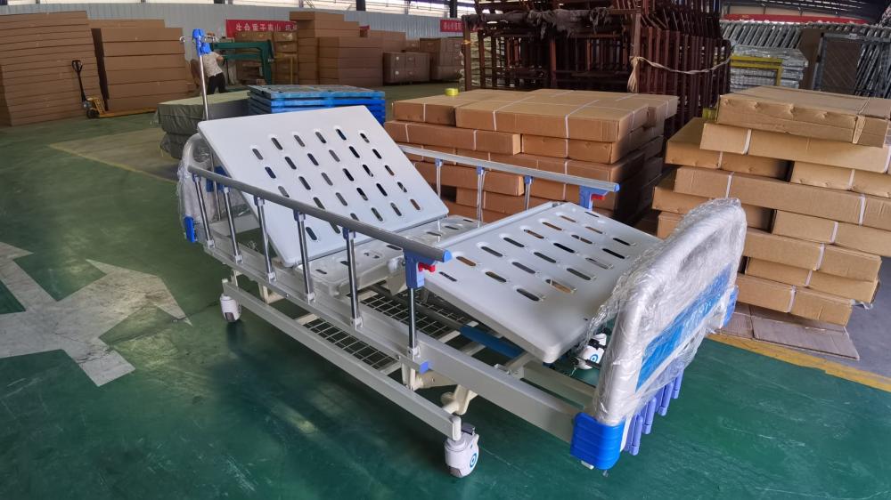Five Function Four Crank Manual Bed 4