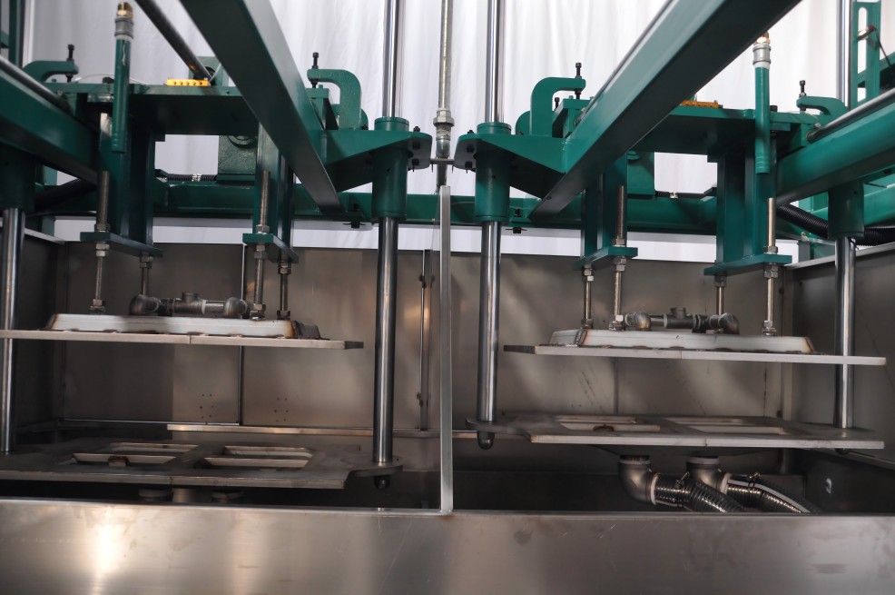 Automatic double-station feeding forming machine