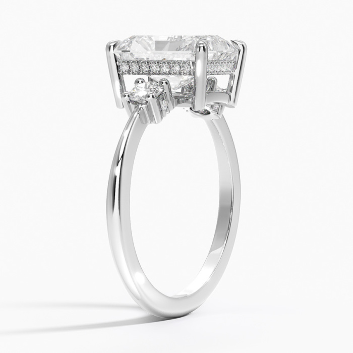 แหวนเพชรแล็บสามสโตนสีขาว 18K