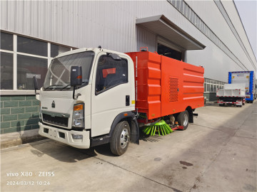 4000 Liters HOWO Street Sweeping Truck