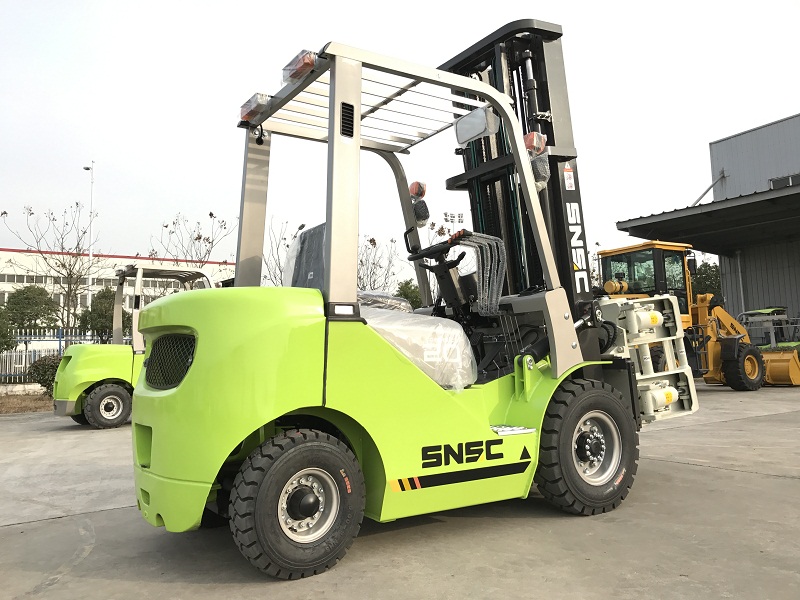 2T Forklift With Paper Roll Clamp