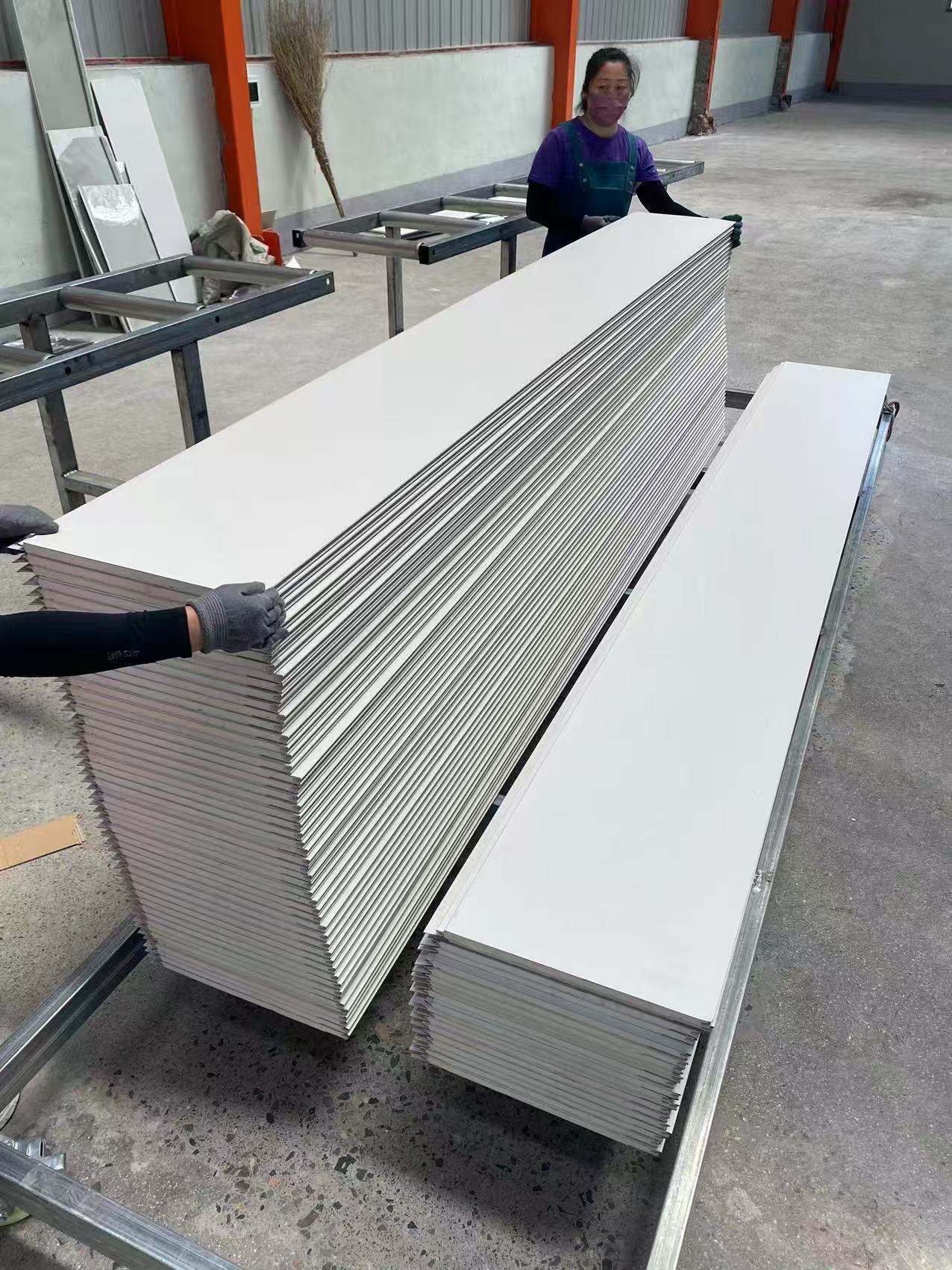 White Polyurethane Board for Wall Insulation Solutions